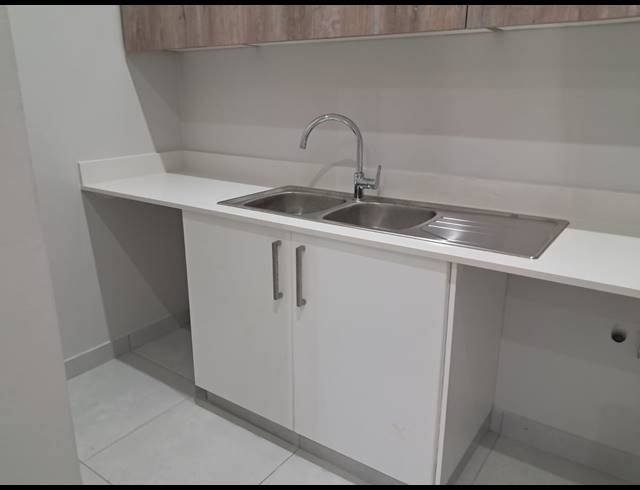4 BEDROOM TOWNHOUSE FOR SALE IN PALM LAKES ESTATE